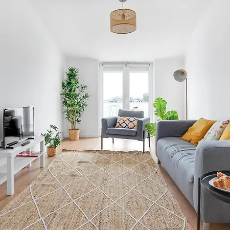 One Bedroom Apt In Central - Balconies With River Views! Lejlighed *