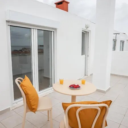 One Bedroom Apt In Central - Balconies With River Views! Almada