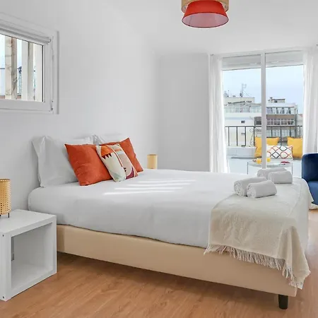 One Bedroom Apt In Central - Balconies With River Views! * Almada