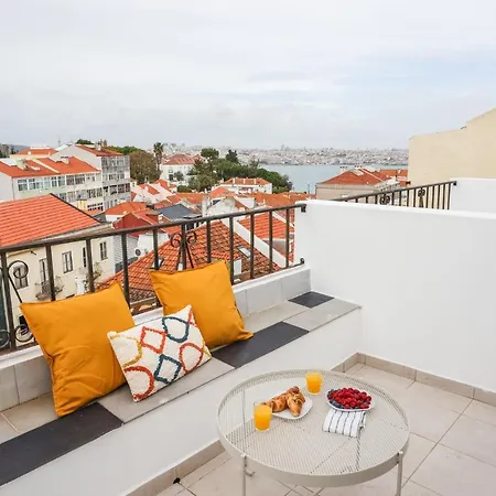 One Bedroom Apt In Central - Balconies With River Views! Almada